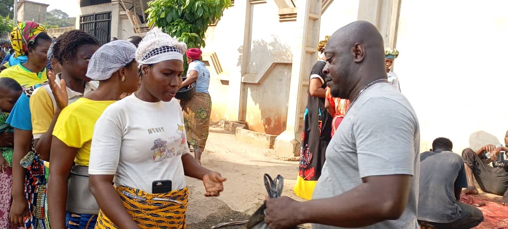 Abomey-Calavi : Charles Ali Chérif, Artisan de Solidarité à Akassato pour un Nouvel An dans la Joie