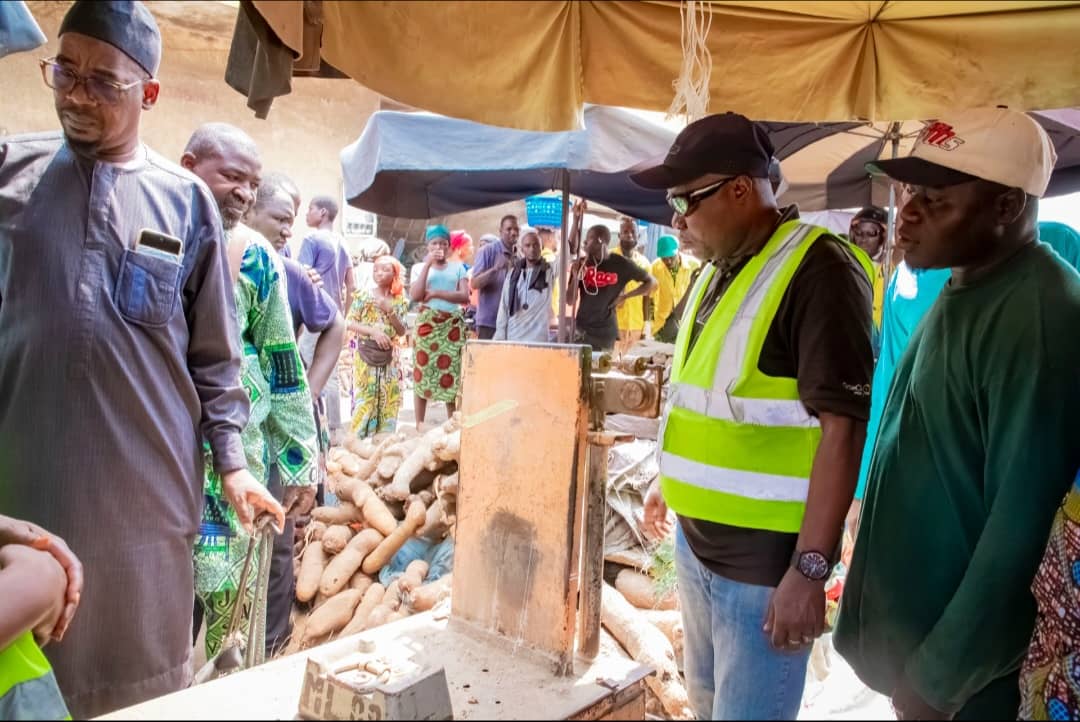 L'ANM au Marché de vente de tubercules d'igname à Mawulé : fraude au pesage, plusieurs bascules saisies