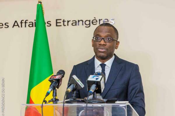 Tensions en ligne entre internautes béninois et gabonais : appel au calme du gouvernement béninois
