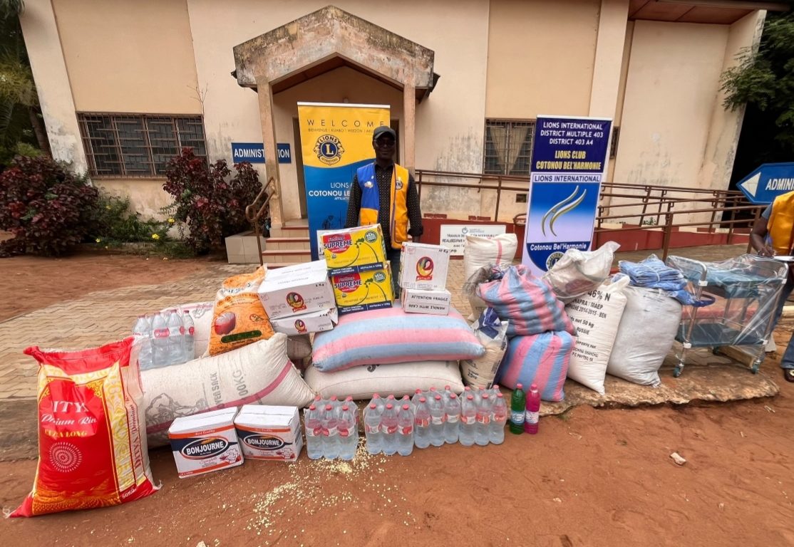 Centre de formation professionnelle des personnes handicapées d'Akassato: Les Lions clubs Cotonou Bel'harmonie et Cotonou Les Bâtisseurs soutiennent les pensionnaires