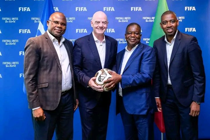 Football béninois : Marcellin Bocovè échange avec Gianni Infantino à Zurich